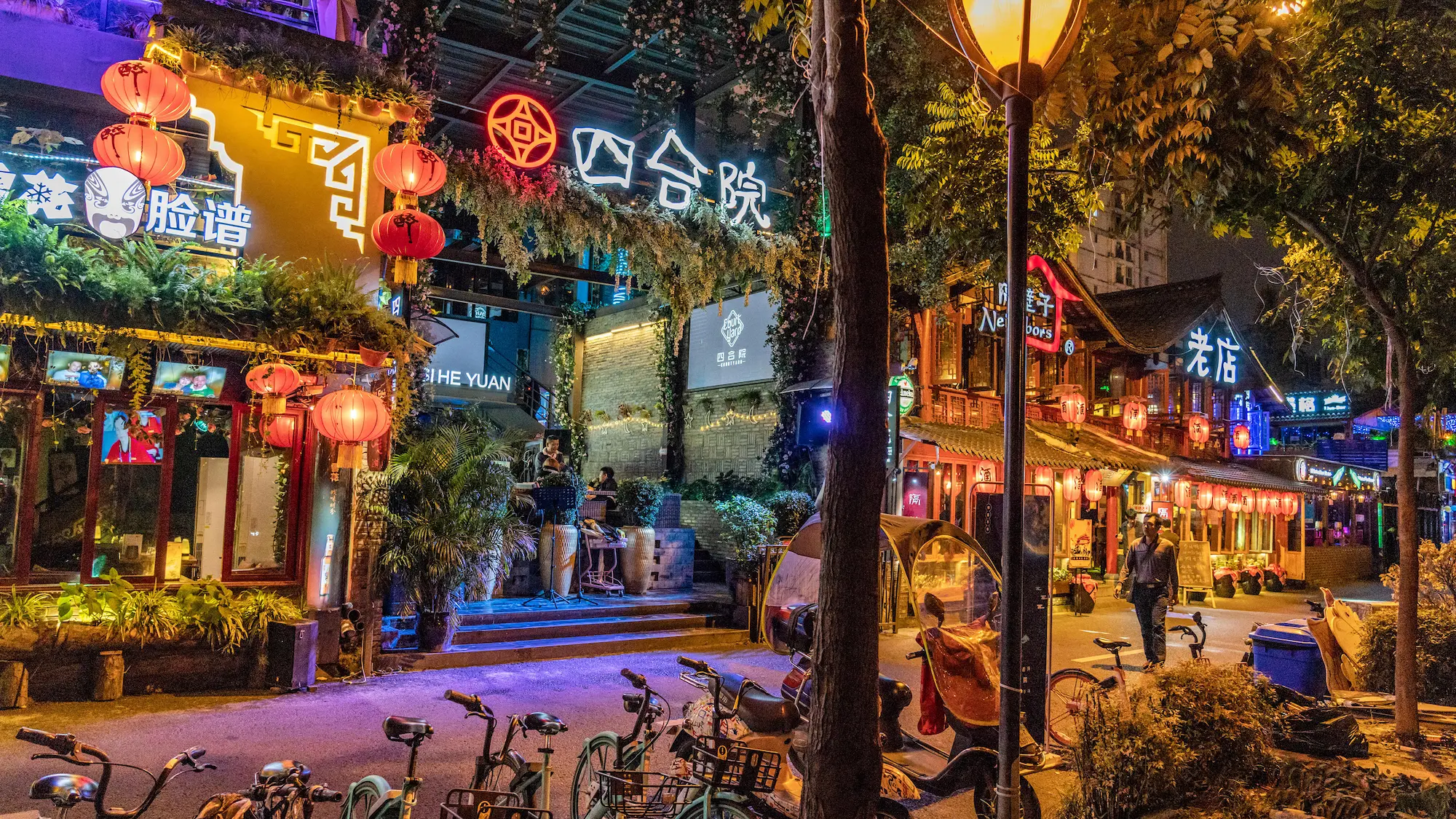 Chengdu Nightlife: Bars, River Views, and Midnight Snacks